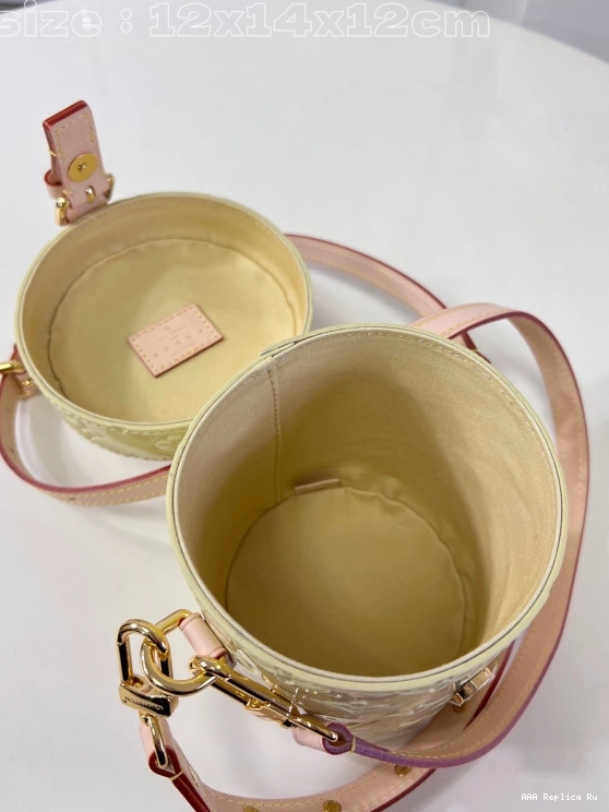 AAA Pruses Bags LOUIS Astor VUITTON 0811